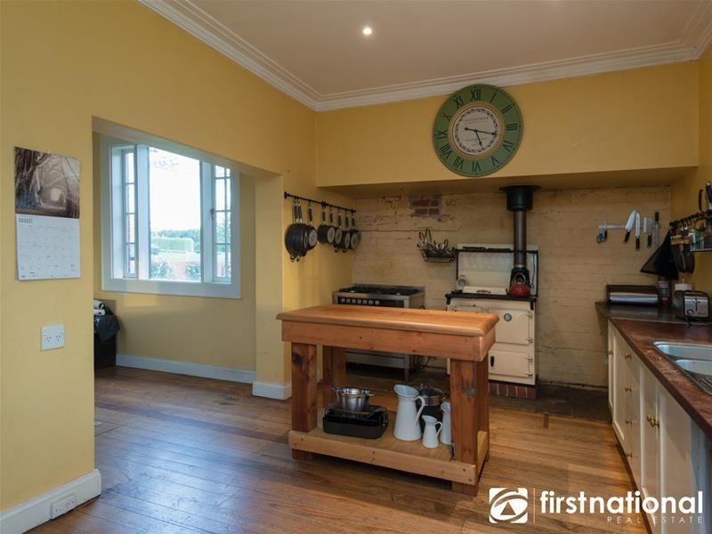 16 Meeking Drive, Pakenham VIC 3810