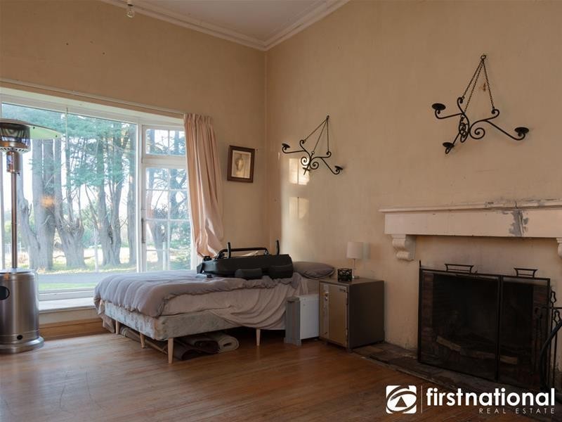 16 Meeking Drive, Pakenham VIC 3810