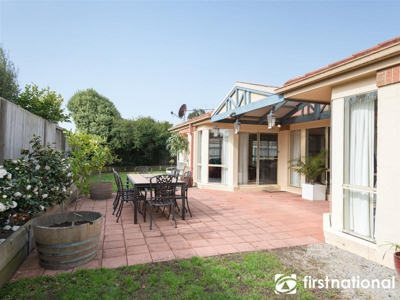24 Streeton Way, Berwick VIC 3806