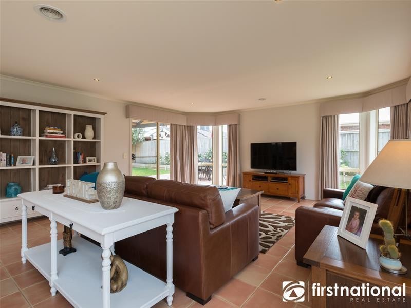 24 Streeton Way, Berwick VIC 3806