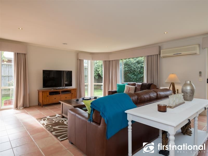 24 Streeton Way, Berwick VIC 3806