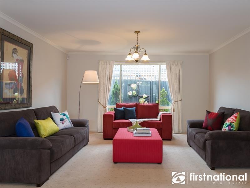 24 Streeton Way, Berwick VIC 3806