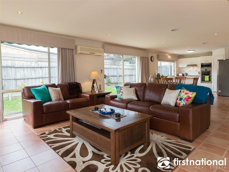 24 Streeton Way, Berwick VIC 3806