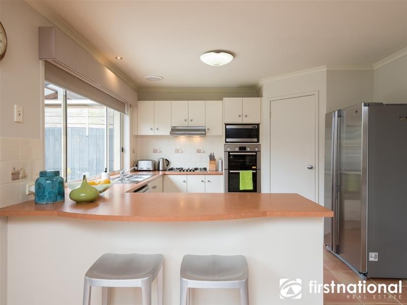24 Streeton Way, Berwick VIC 3806