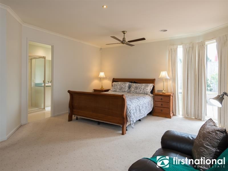24 Streeton Way, Berwick VIC 3806
