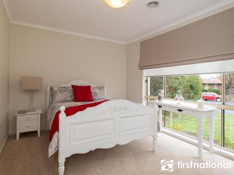 24 Streeton Way, Berwick VIC 3806