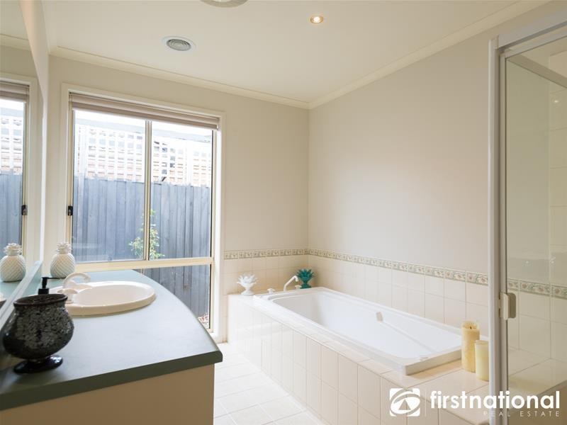 24 Streeton Way, Berwick VIC 3806