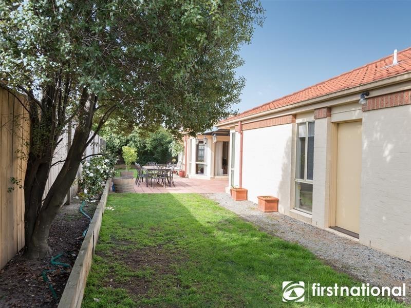 24 Streeton Way, Berwick VIC 3806