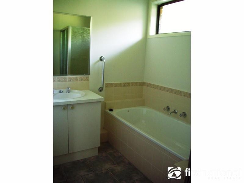 10 Ashton Rise, Narre Warren South VIC 3805