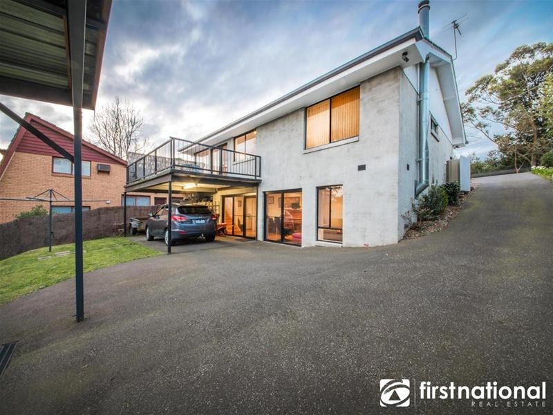 8 Inglis Road, Berwick VIC 3806