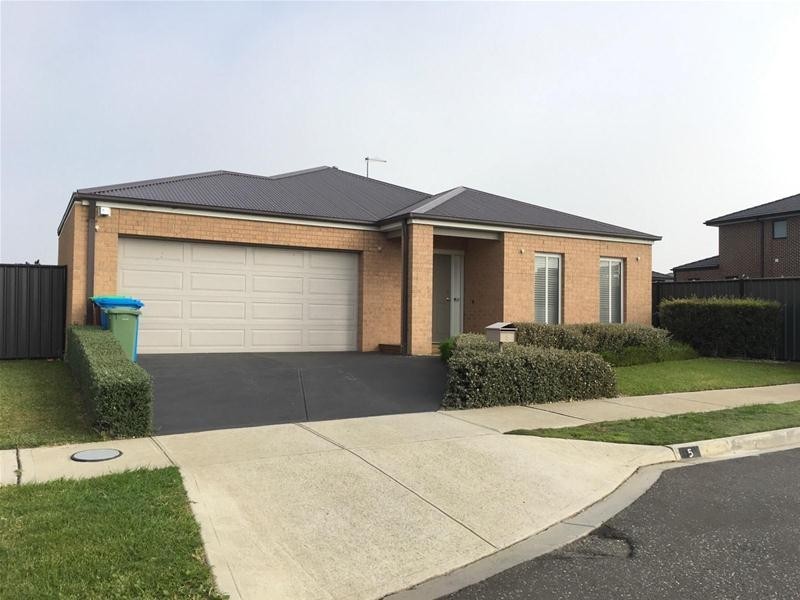5 Featherbrook Circuit, Cranbourne North VIC 3977