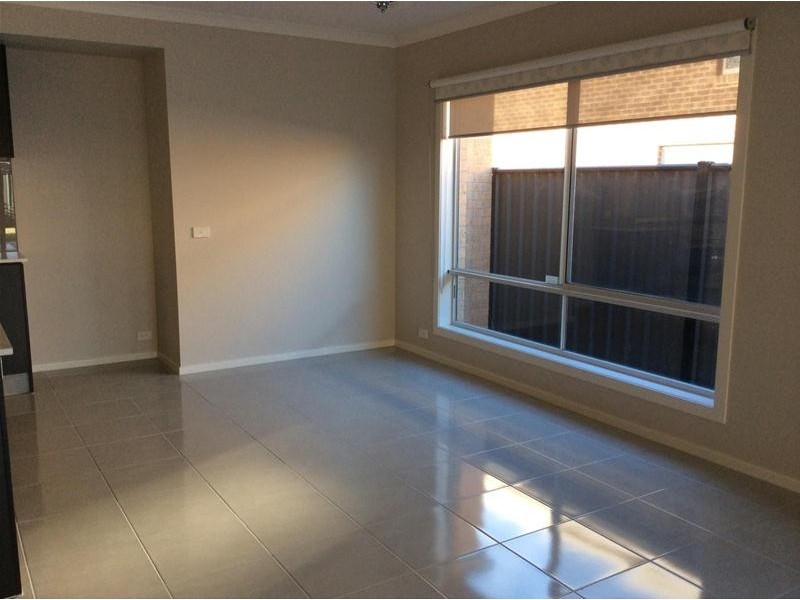 5 Featherbrook Circuit, Cranbourne North VIC 3977