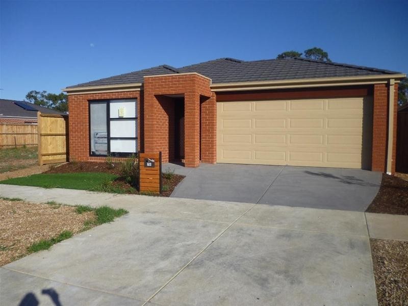 76 Fallingwater Drive, Pakenham VIC 3810