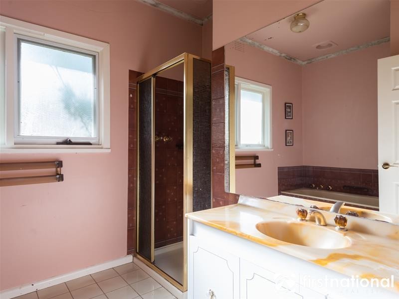 1-3 Rydaldene Way, Berwick VIC 3806