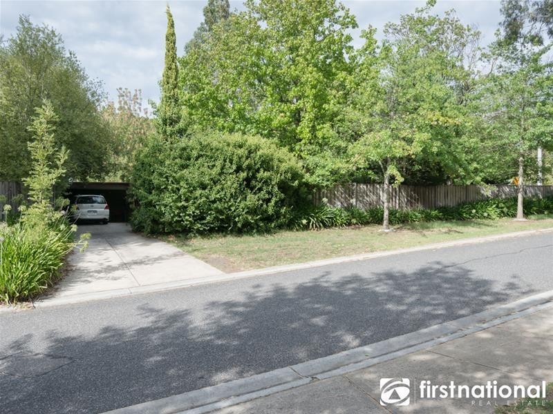 1-3 Rydaldene Way, Berwick VIC 3806