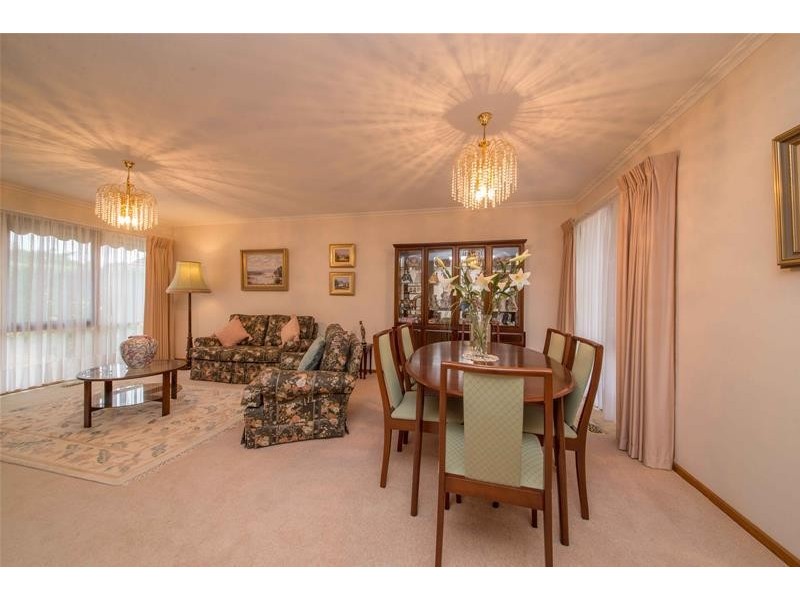 7 Lightwood Court, Berwick VIC 3806