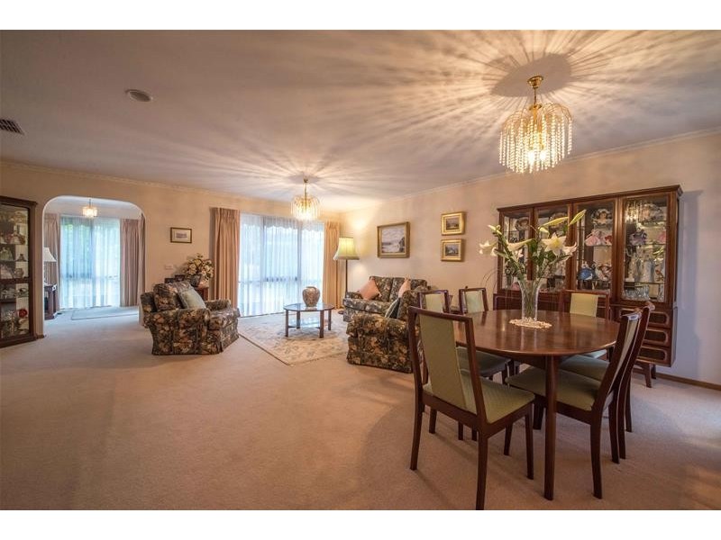 7 Lightwood Court, Berwick VIC 3806