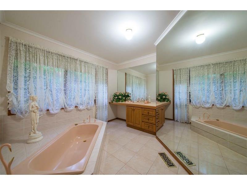 7 Lightwood Court, Berwick VIC 3806