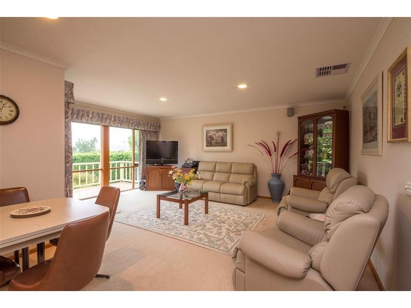 7 Lightwood Court, Berwick VIC 3806