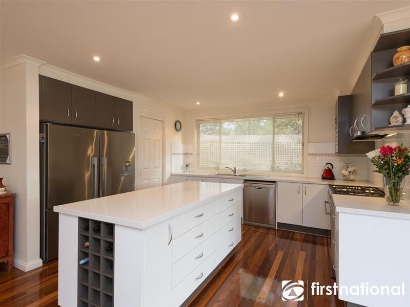 4 Cowper Rise, Berwick VIC 3806