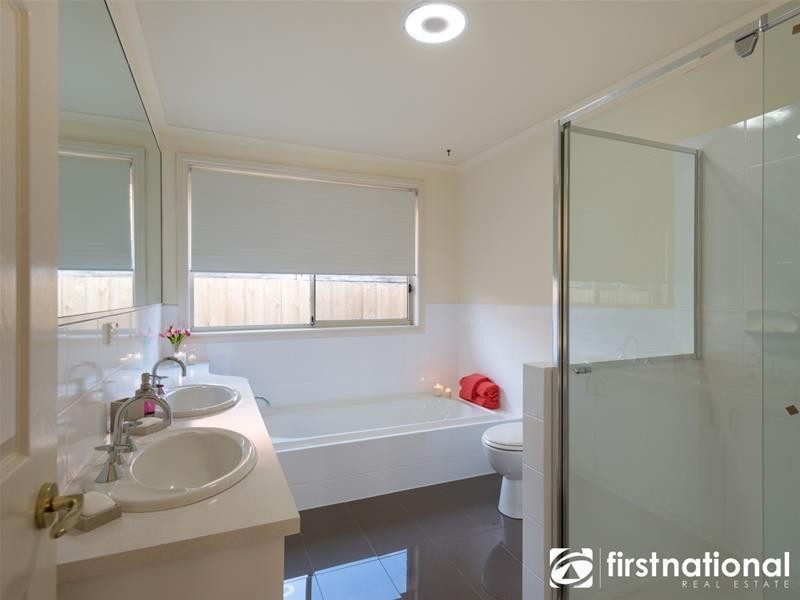 4 Cowper Rise, Berwick VIC 3806