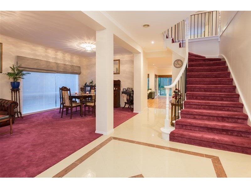 10 Lowanna Street, Berwick VIC 3806