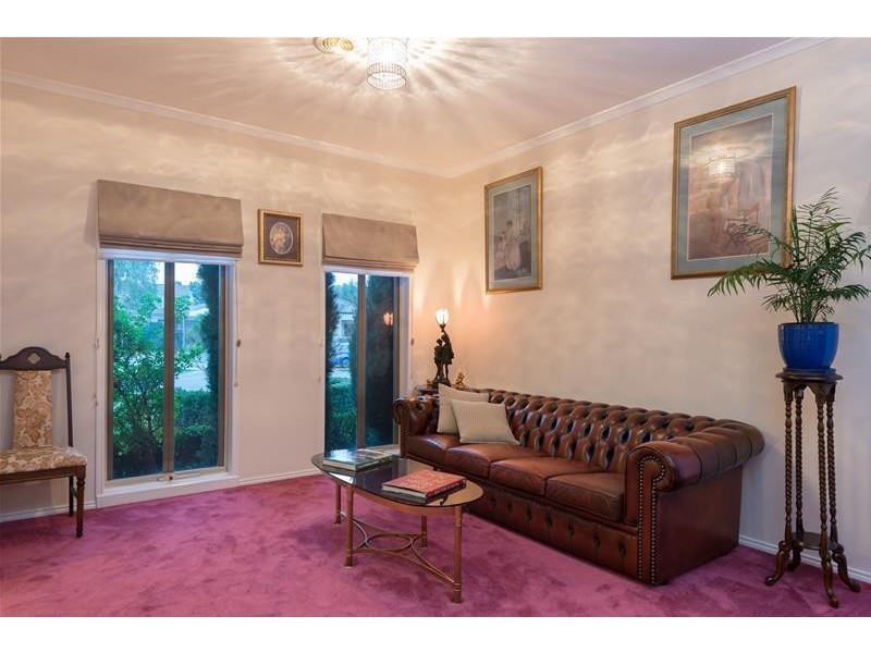 10 Lowanna Street, Berwick VIC 3806