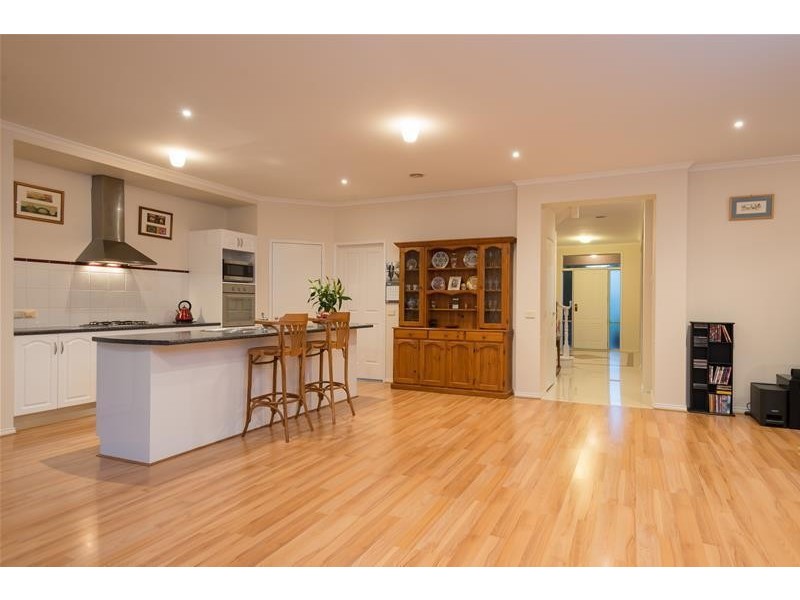 10 Lowanna Street, Berwick VIC 3806