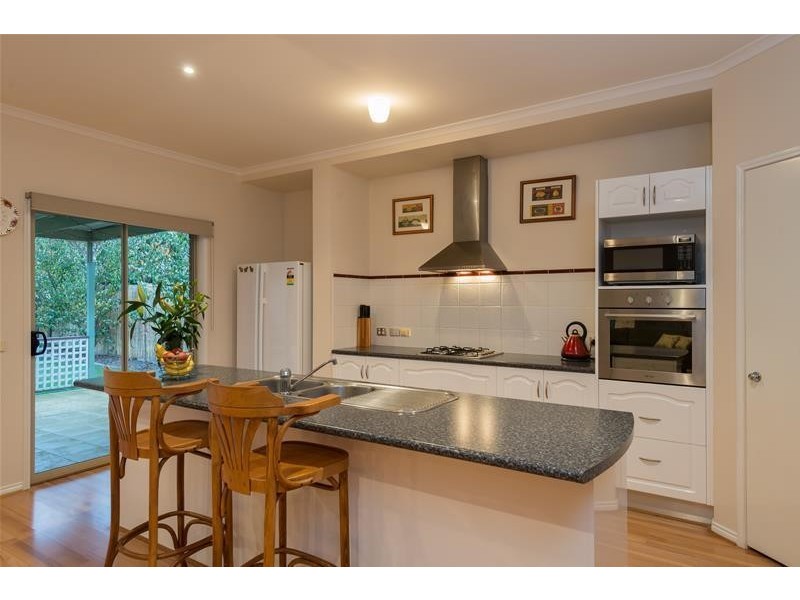 10 Lowanna Street, Berwick VIC 3806