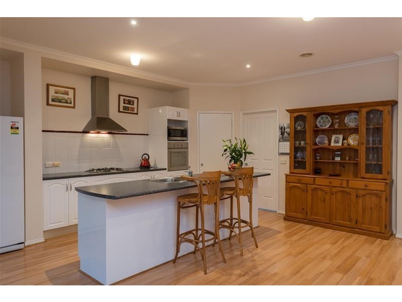 10 Lowanna Street, Berwick VIC 3806