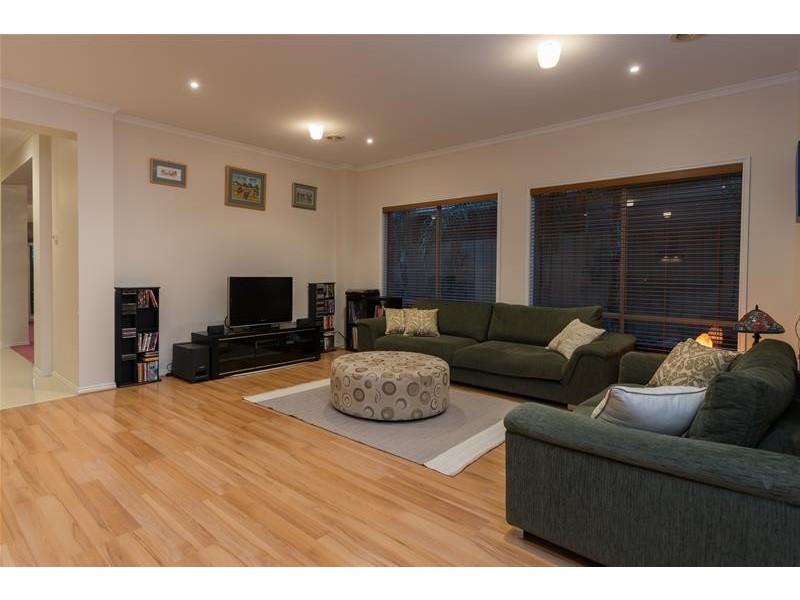 10 Lowanna Street, Berwick VIC 3806