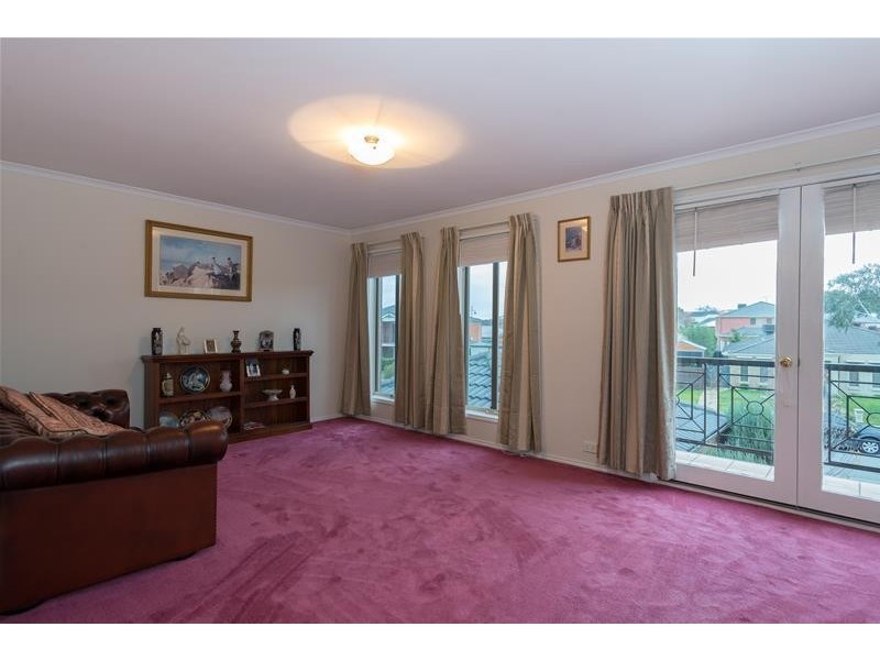 10 Lowanna Street, Berwick VIC 3806