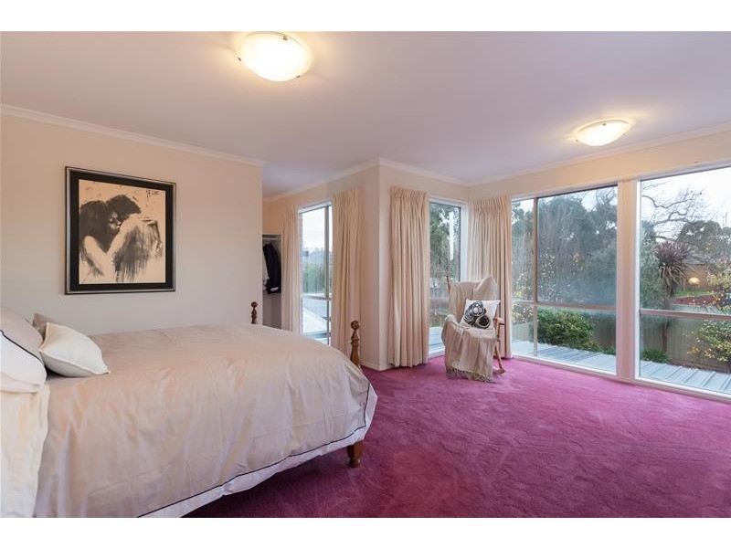 10 Lowanna Street, Berwick VIC 3806