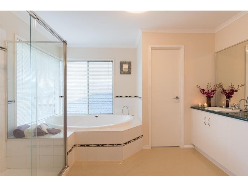 10 Lowanna Street, Berwick VIC 3806