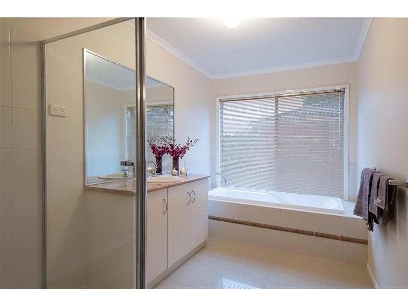 10 Lowanna Street, Berwick VIC 3806