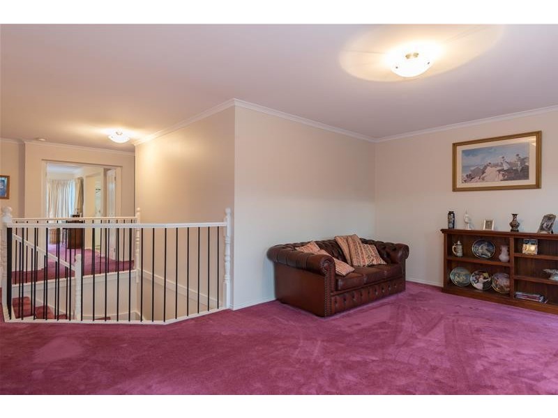 10 Lowanna Street, Berwick VIC 3806