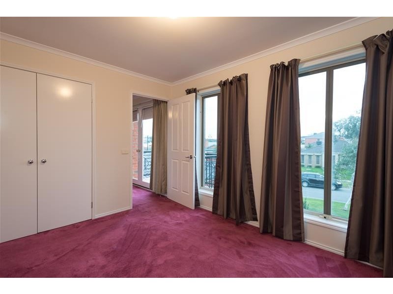 10 Lowanna Street, Berwick VIC 3806