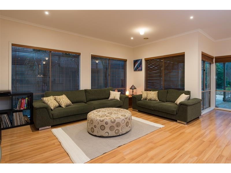 10 Lowanna Street, Berwick VIC 3806