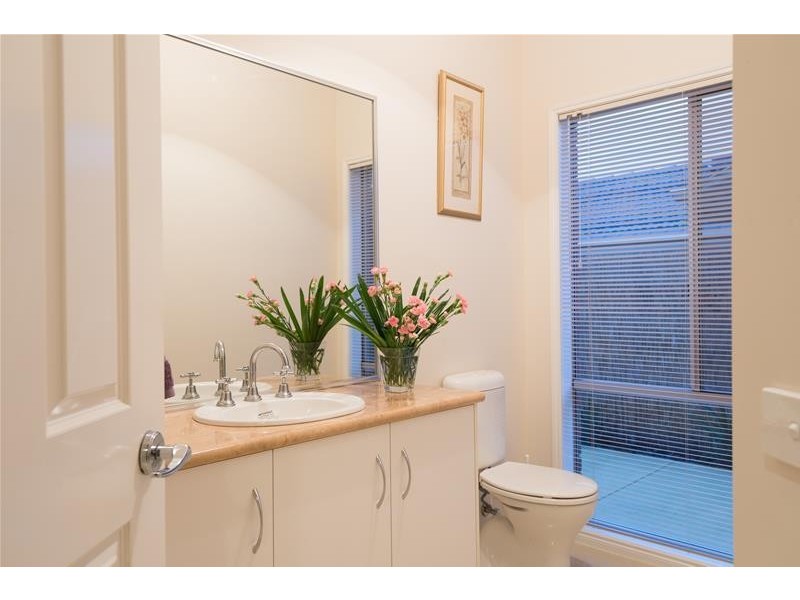 10 Lowanna Street, Berwick VIC 3806