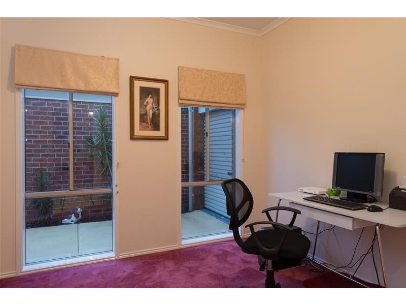 10 Lowanna Street, Berwick VIC 3806