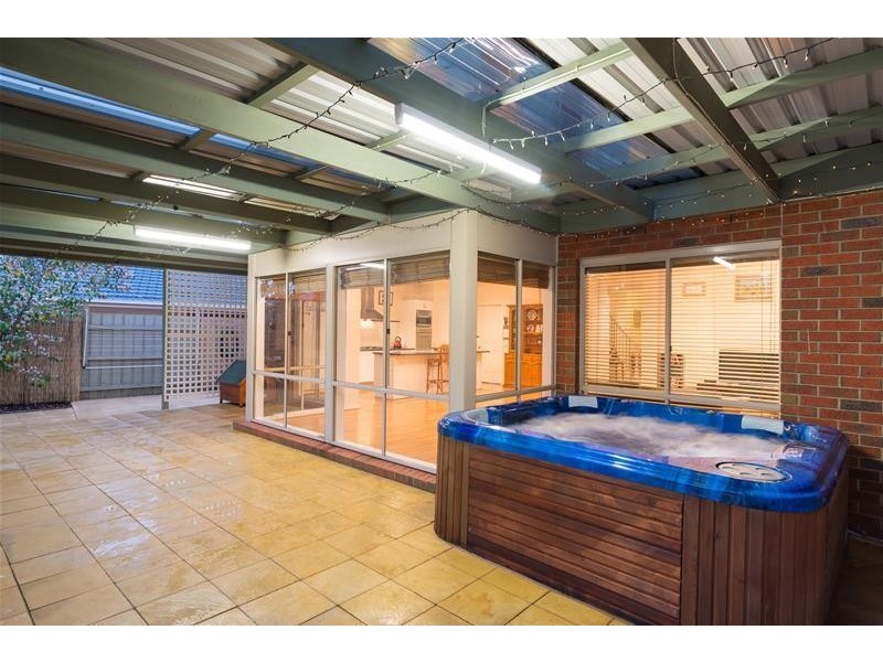 10 Lowanna Street, Berwick VIC 3806