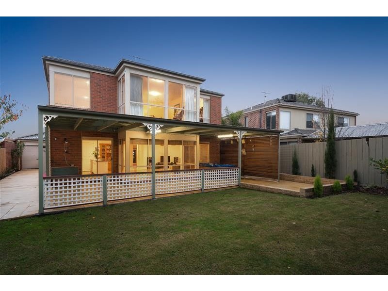 10 Lowanna Street, Berwick VIC 3806