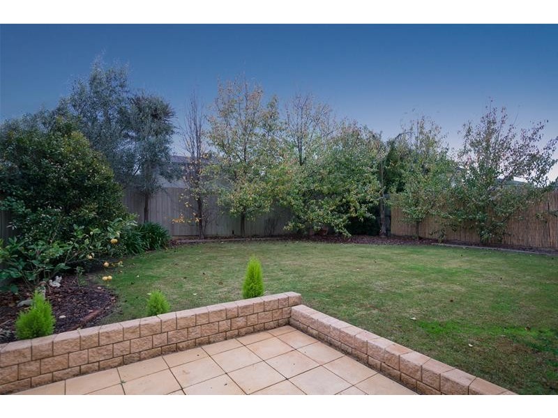 10 Lowanna Street, Berwick VIC 3806