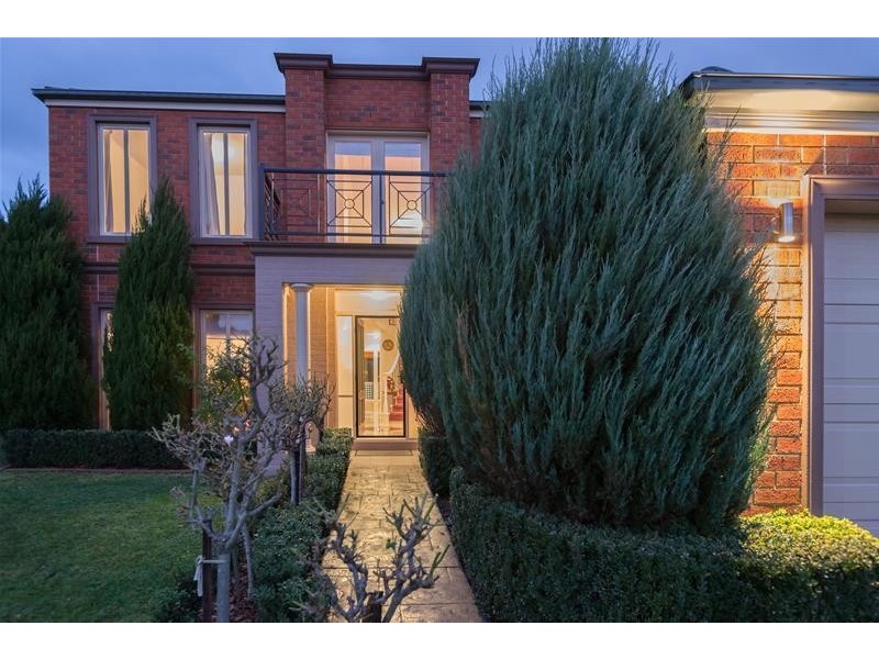 10 Lowanna Street, Berwick VIC 3806