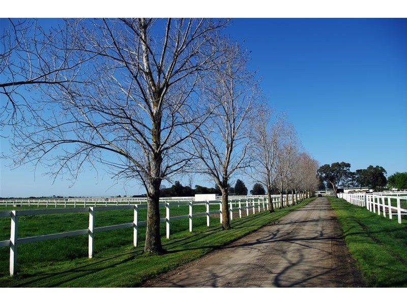 150 Moores Road, Clyde VIC 3978