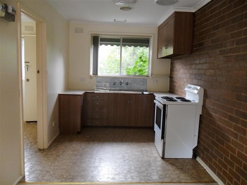 2/8 Wheeler Street, Berwick VIC 3806