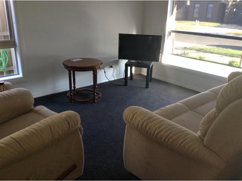 12 Naas Road, Clyde North VIC 3978