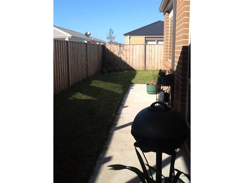 12 Naas Road, Clyde North VIC 3978