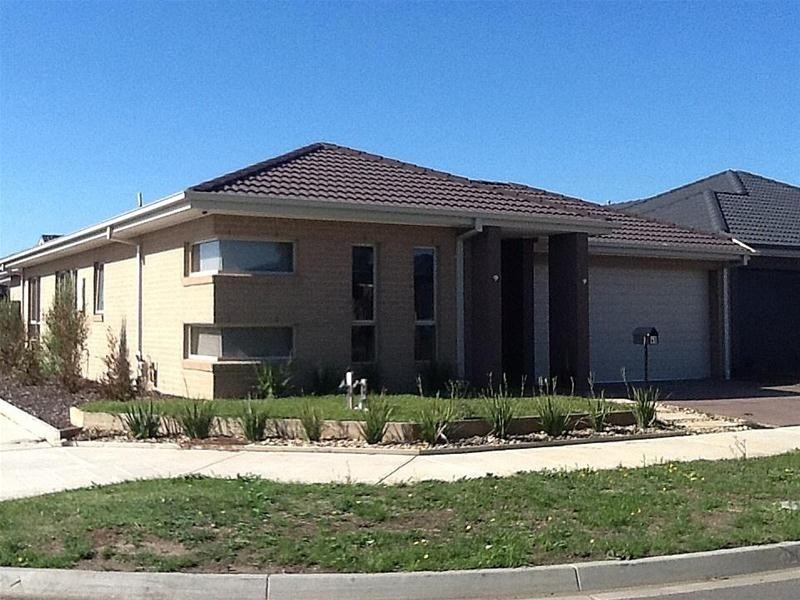 40 Burford Way, Cranbourne North VIC 3977