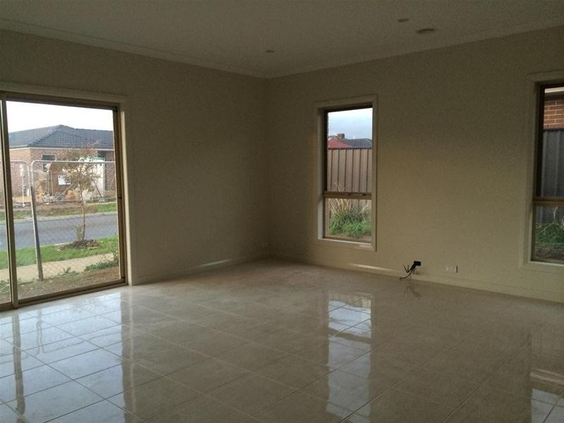 40 Burford Way, Cranbourne North VIC 3977